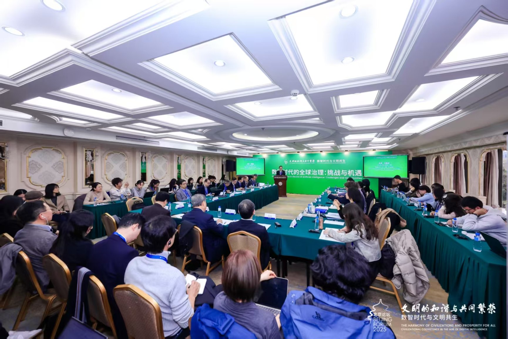 许多人在餐厅里

AI 生成的内容可能不正确。